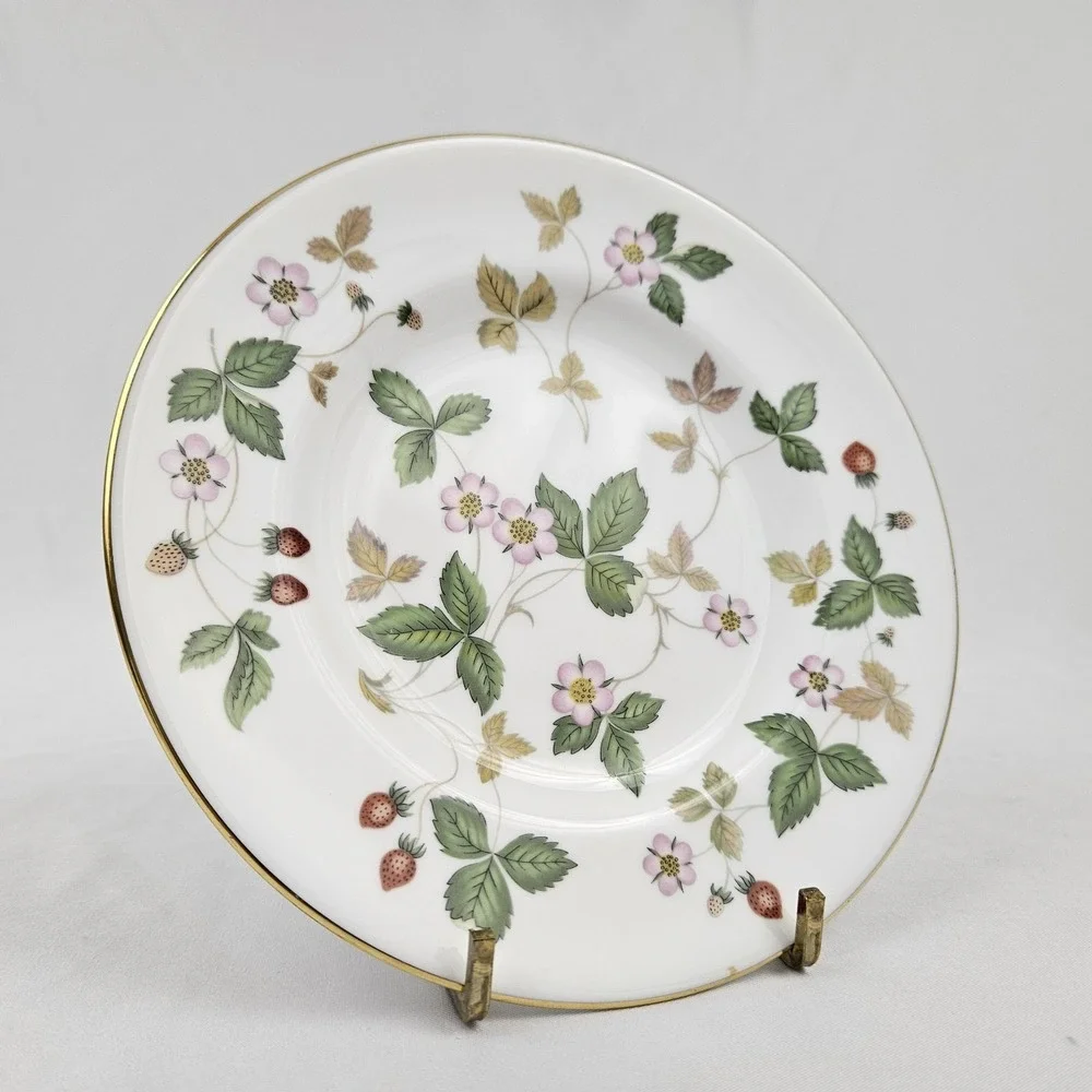 Wedgwood Wild Strawberry Bread Butter Plate Gold Trim 6